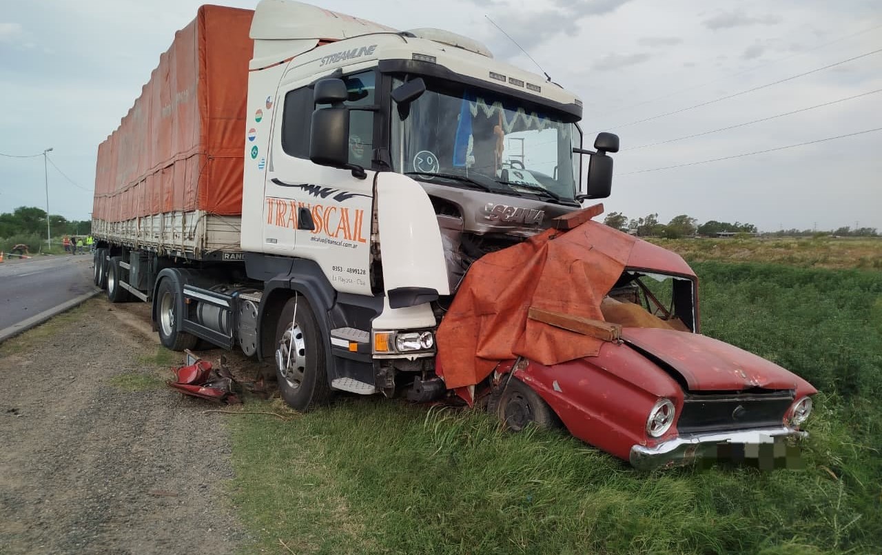Tragedia en Ruta 8: murió un hombre tras colisionar de frente con un camión | Córdoba