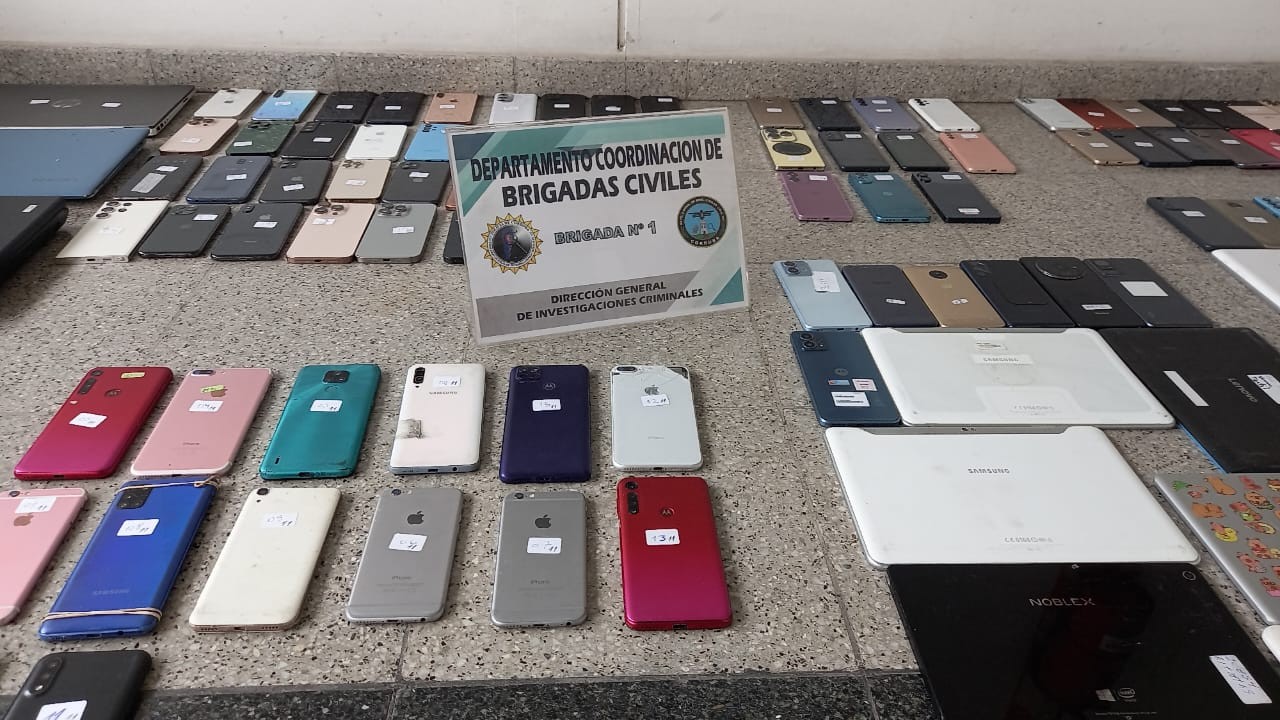 La Policía de Córdoba exhibirá hoy los teléfonos celulares secuestrados en la Galería Espacial | Córdoba