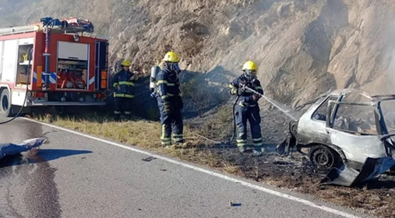 Chocó contra un caballo y su auto explotó: sobrevivió de milagro | Córdoba