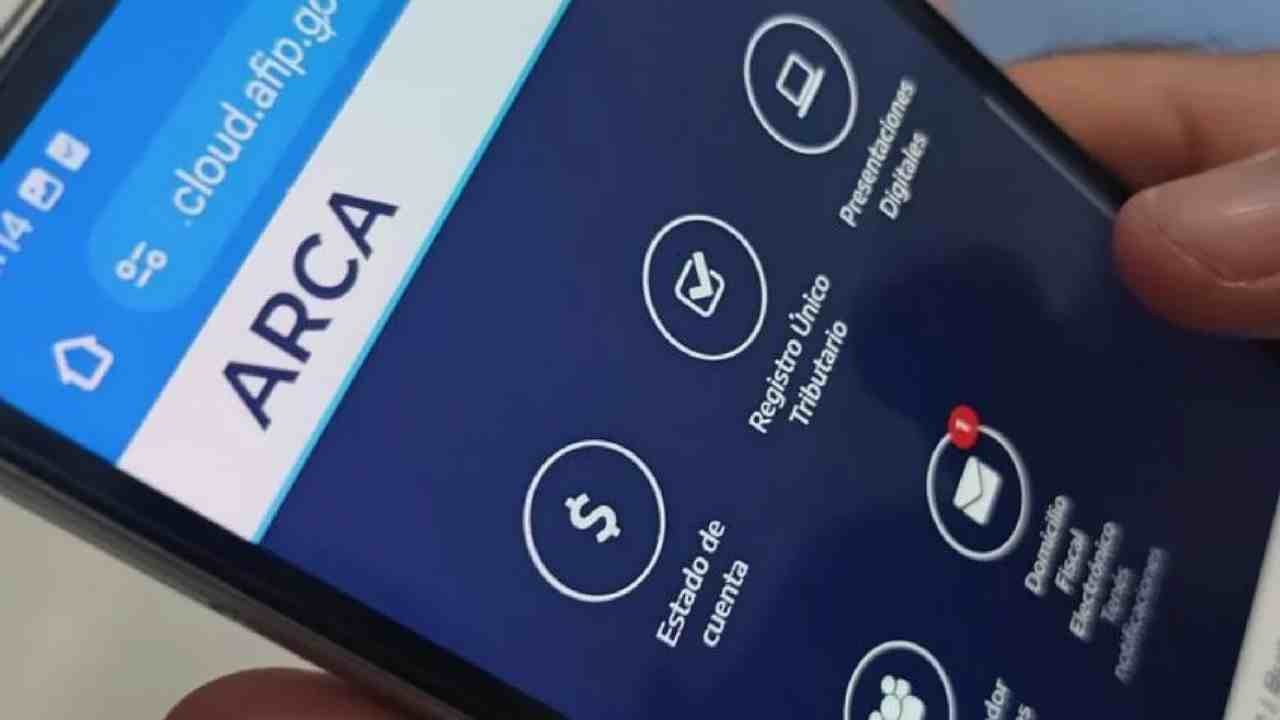 La recaudación cayó 3,6% real en octubre con un total de $16,1 billones | Política y economía