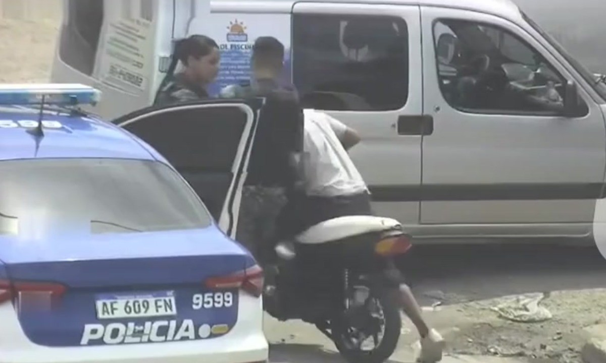 Motociclista detenido tras atropellar a dos policías durante un control en B° Guiñazú | Córdoba