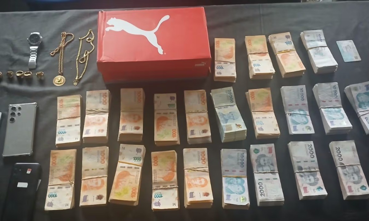 Dos jóvenes detenidos en B° Maldonado con más de $8 millones e intento de soborno | Córdoba