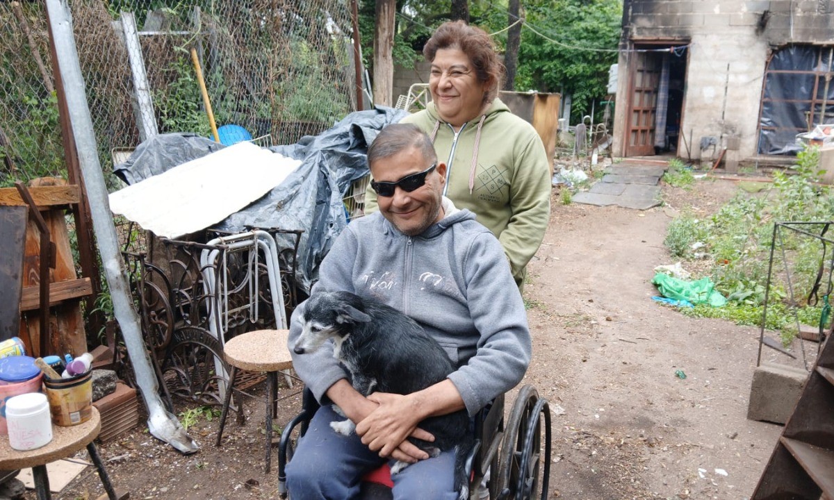 Solidaridad en acción: una pareja perdió su casa y vecinos ayudan a reconstruirla | Deportes