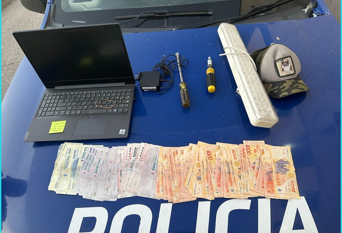 Detienen a dos jóvenes con medio millón de pesos tras robar en una vivienda | Córdoba