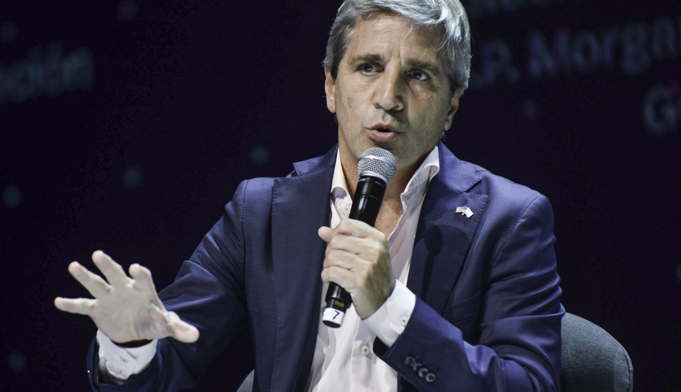 Caputo respaldó el sistema de bandas: "Andá a dormir tranquilo, con el dólar no va a pasar nada" | Actualidad