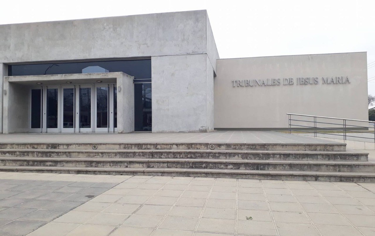 Tragedia en Jesús María: un trabajador murió tras caer mientras podaba un árbol en Tribunales | Córdoba