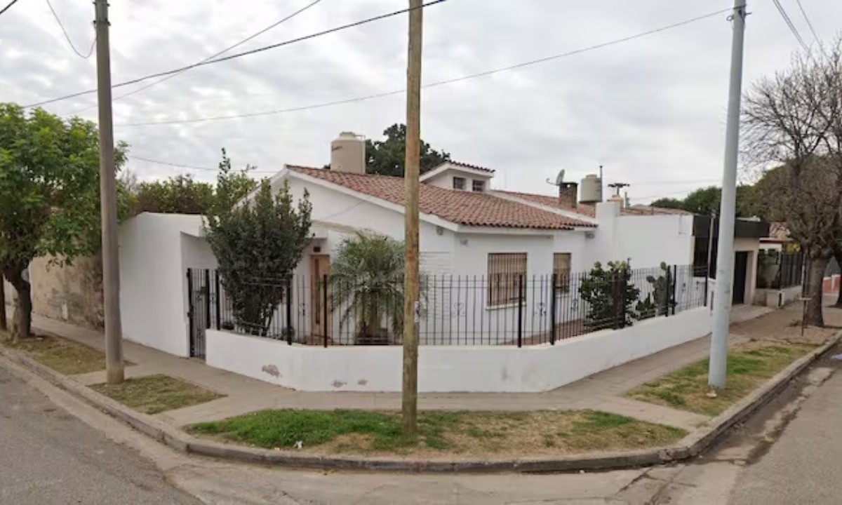 Tragedia en B° Ferroviario Mitre: un hombre murió aplastado por su auto mientras lo reparaba | Córdoba