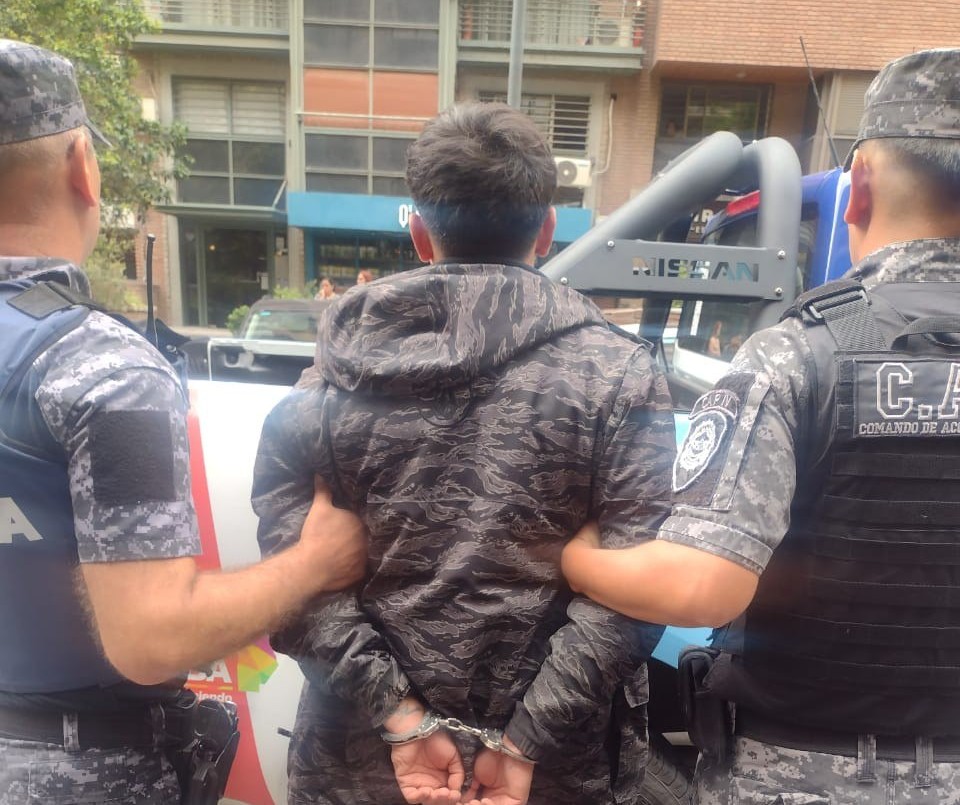 Detuvieron a un motociclista tras robar un celular en Nueva Córdoba | Córdoba