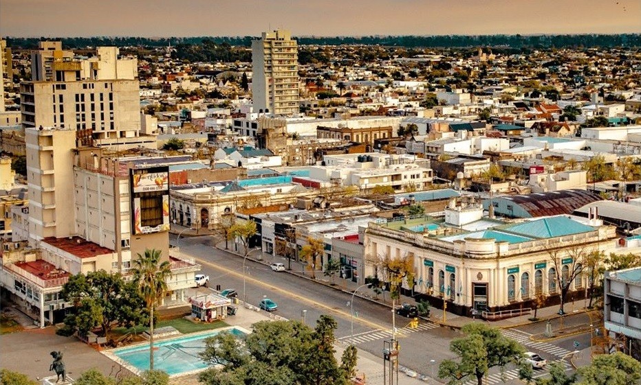 Policías auxiliaron a dos niñas que caminaban solas bajo la lluvia en San Francisco | Córdoba