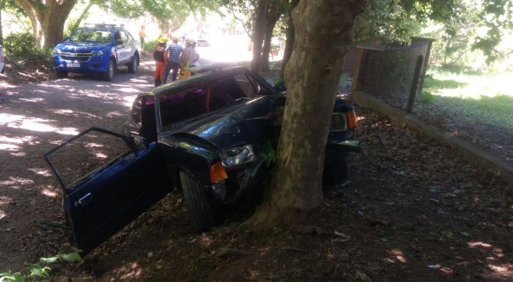 Una joven de 18 años murió al chocar el auto contra un árbol | Telefe Noticias