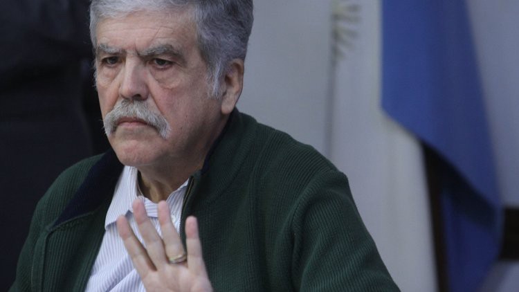 De Vido se entregó en Comodoro Py: "Mándenle champagne a Carrió" | Telefe Noticias