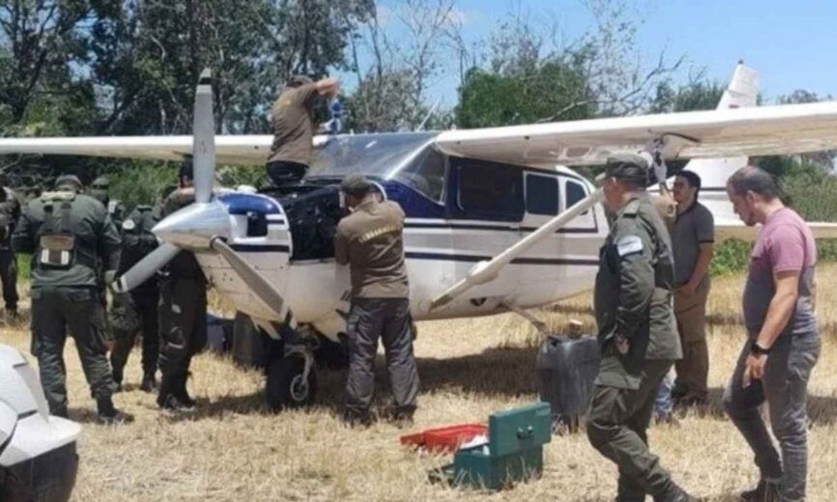 Otra avioneta narco abandonada en Santa Fe: los perros detectaron cocaína en el fuselaje | Actualidad