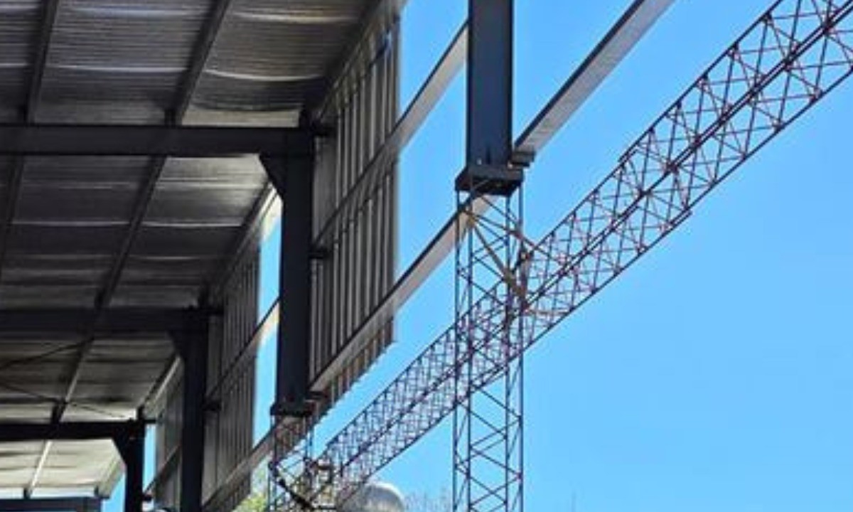 Trabajador cayó de un tinglado de 9 metros en Alta Córdoba y está grave | Córdoba