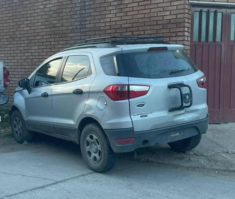 Recuperan una camioneta robada en Villa El Libertador y detienen a dos sospechosos | Actualidad