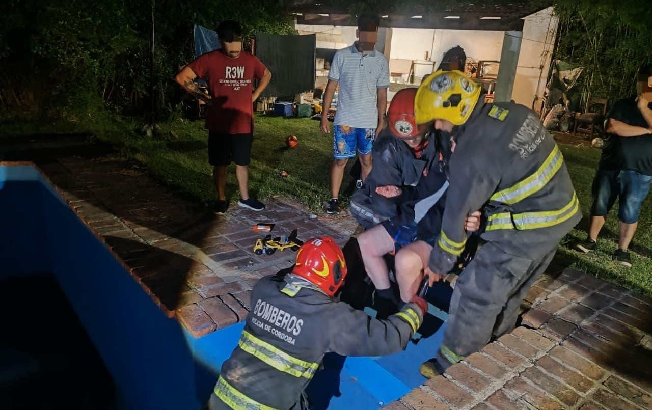 Un hombre sufrió una lesión al caer en una pileta vacía en barrio Rivera Indarte | Actualidad