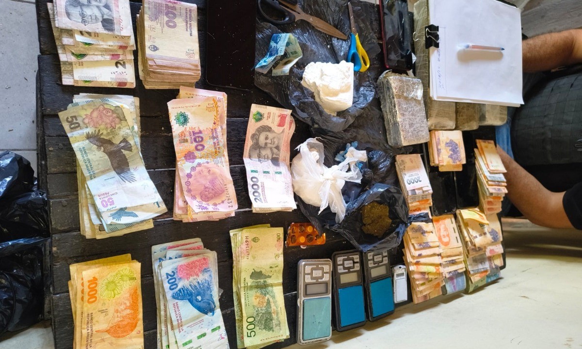 Más de 20 detenidos y secuestros de droga, autos y armas en una serie de allanamientos | Córdoba