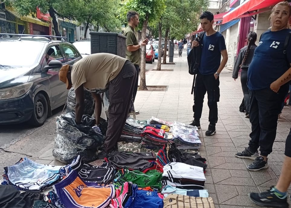 Refuerzan los operativos contra la venta ilegal en el área central de la ciudad de Córdoba | Córdoba