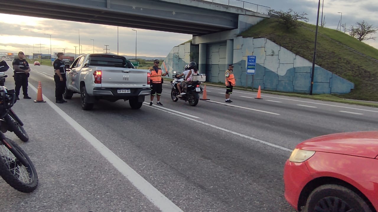 Violencia en un control vial: detuvieron a una mujer por atacar a un efectivo | Actualidad