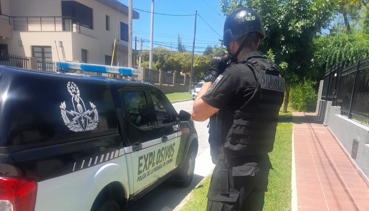 Tres limpiavidrios detenidos tras destrozar un auto luego de exigir dinero a un conductor | Córdoba