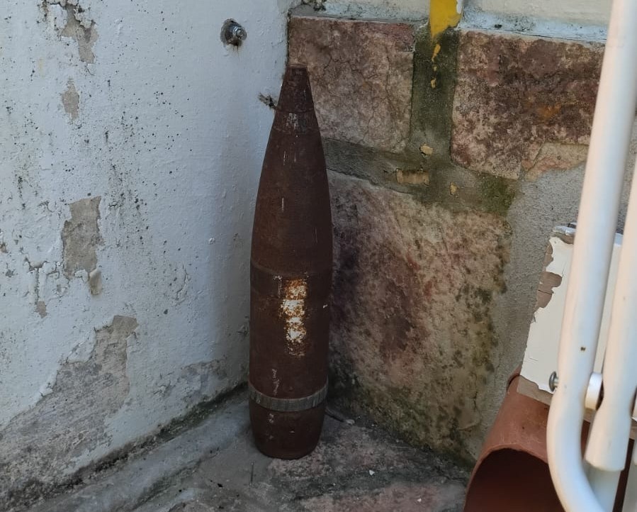 La Brigada de Explosivos secuestró un proyectil de artillería encontrado en una casa de Carlos Paz | Córdoba