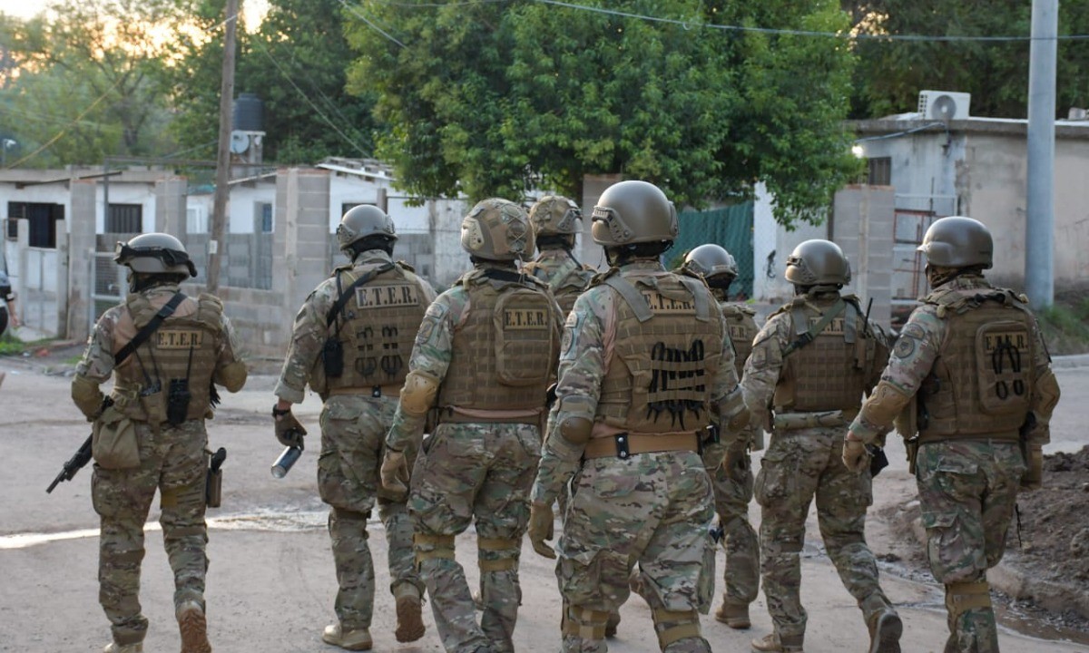 Megaoperativo policial de prevención y controles en La Lonja | Córdoba