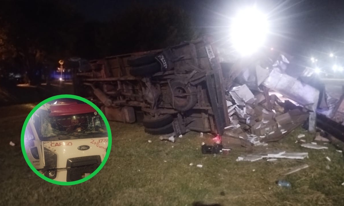 Choque y vuelco de dos camiones en el anillo externo: un conductor resultó herido | Córdoba