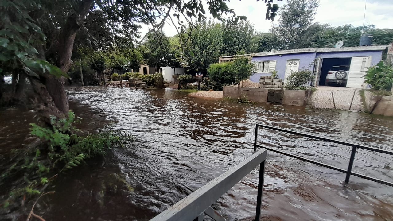 Creciente del río provoca anegamientos y evacuaciones en La Calera y zonas cercanas | Córdoba