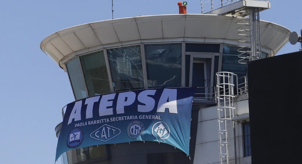 El Gobierno prorrogó la conciliación obligatoria con controladores aéreos hasta el 26 de enero | Actualidad