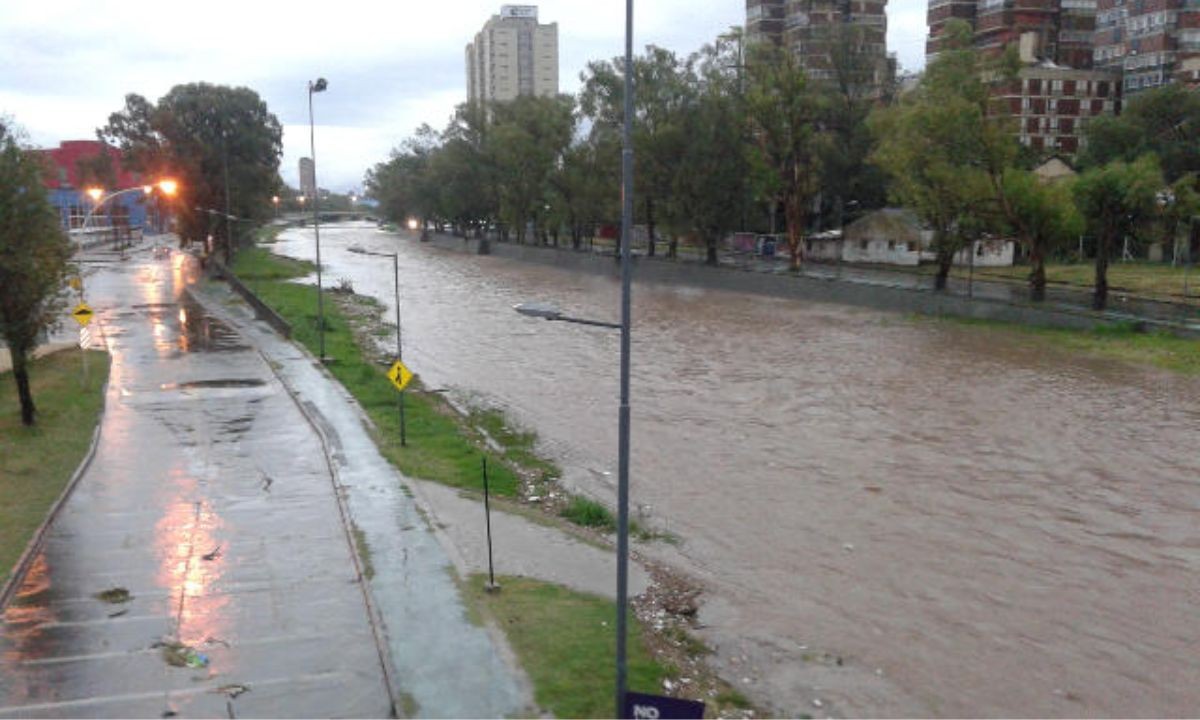 Tránsito en Córdoba: cortes totales en Costanera por la crecida del Río Suquía | Córdoba