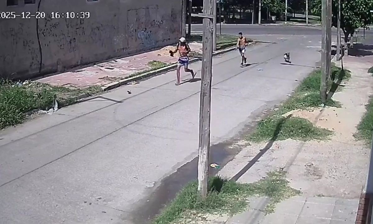 Video: discutieron, volvió armado y disparó 11 veces en plena calle | Córdoba