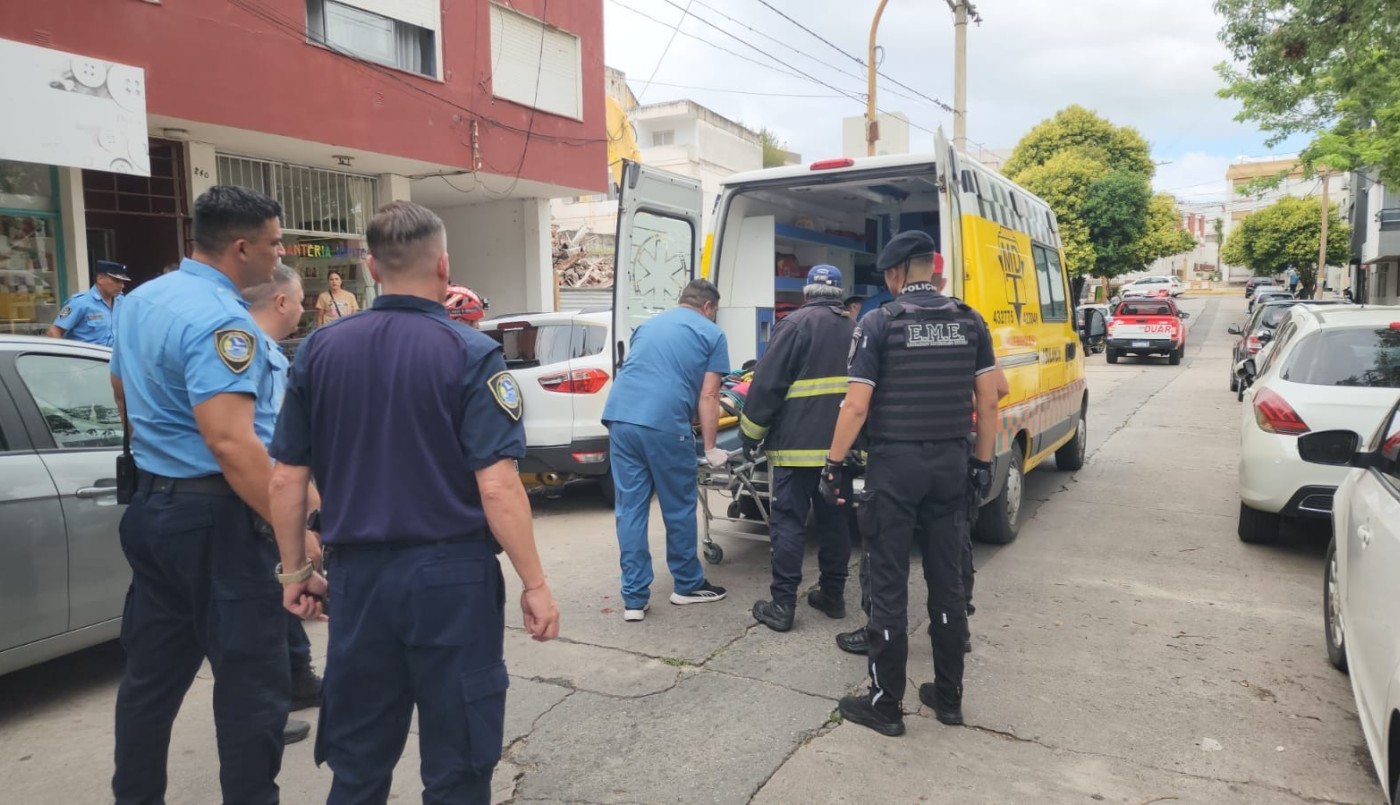 Rescate de alto riesgo en Córdoba: una mujer cayó desde un primer piso y fue auxiliada por el DUAR | Córdoba