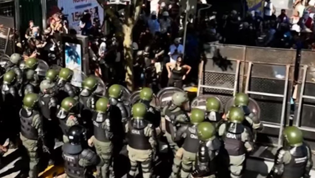 Incidentes en las inmediaciones del Congreso: manifestantes se enfrentaron con la Policía | Política y economía