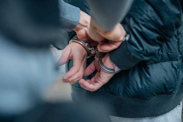Detuvieron a un hombre en la vía pública vinculado a una serie de robos domiciliarios | Córdoba
