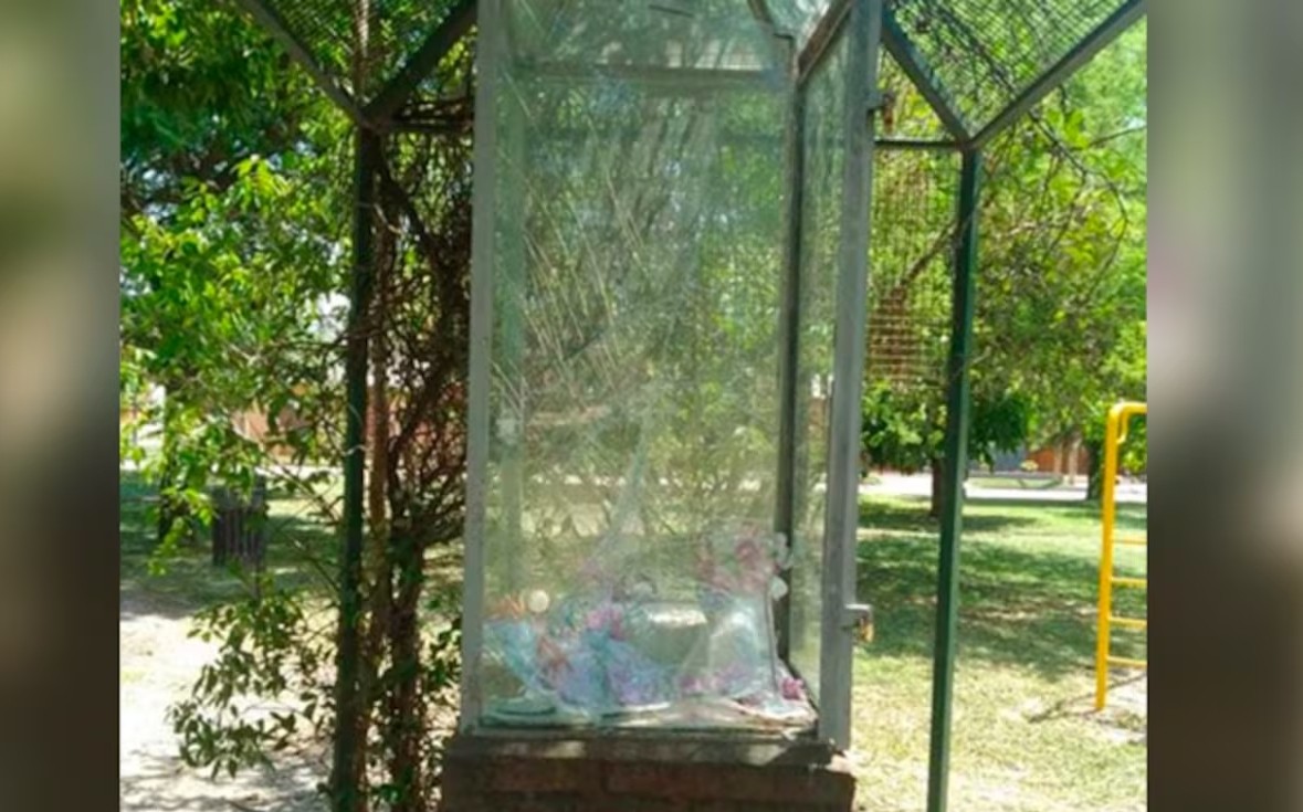 Profanaron la gruta y robaron la virgen de la Medalla Milagrosa en Parque Atlántica | Córdoba