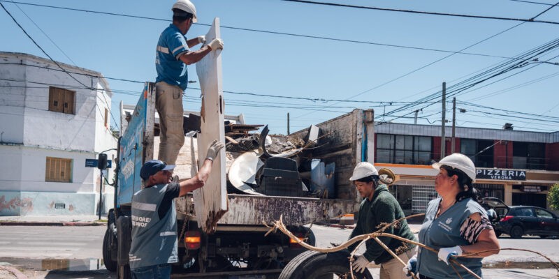 Córdoba refuerza la lucha contra el dengue con operativos de descacharrado en distintos barrios | Servicios