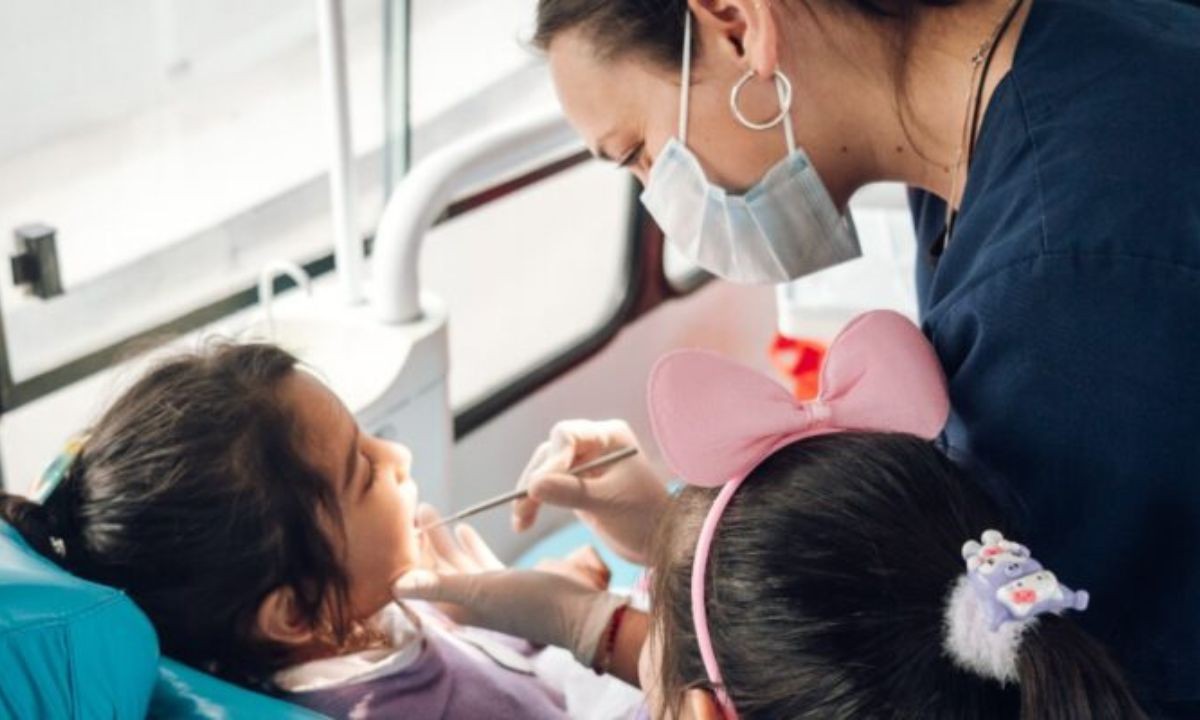 El Móvil Odontológico gratuito recorre los barrios de Córdoba: cronograma de abril | Servicios