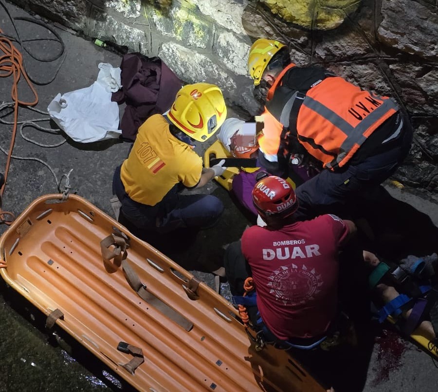 Un hombre cayó a La Cañada: lo rescataron los bomberos pero terminó con serias heridas | Córdoba