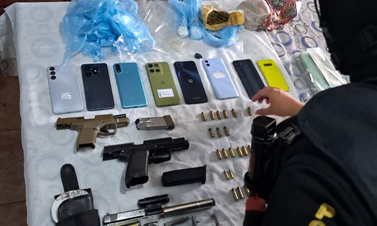 Un menor detenido tras un fuerte operativo con armas y droga en Ciudad de los Cuartetos | Córdoba