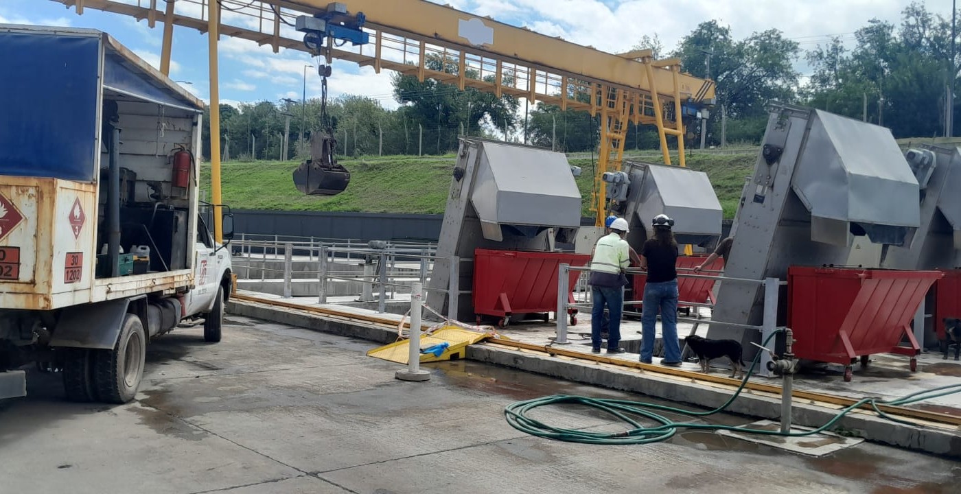 Investigan el hallazgo de un feto en una planta de tratamiento de líquidos cloacales | Córdoba