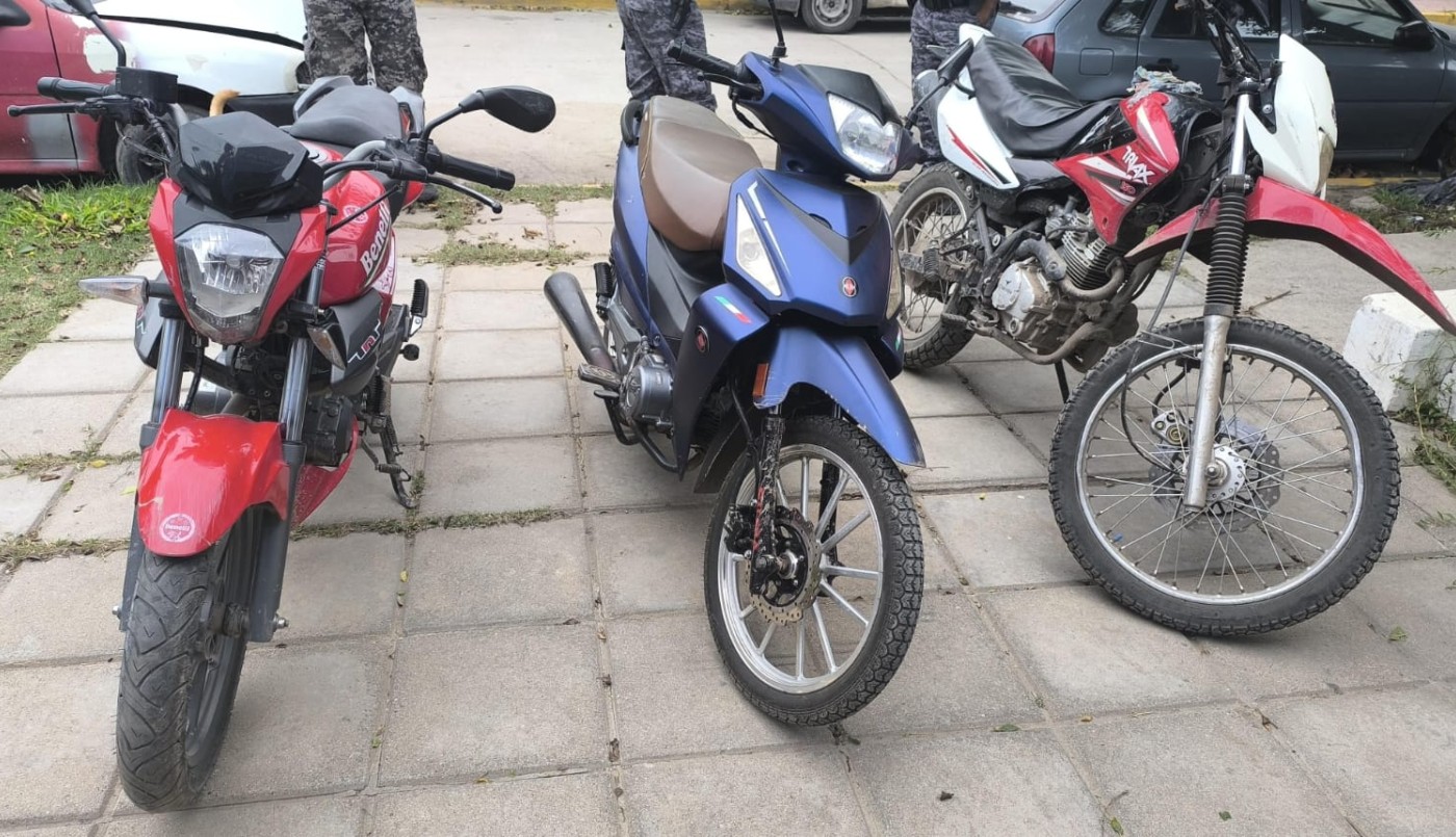 Persecución en Córdoba: quiso esconderse en una casa y hallaron tres motos robadas | Córdoba