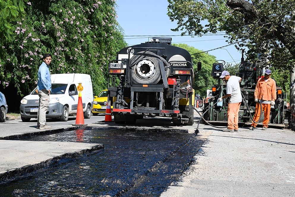 Avanza el plan vial en Córdoba: Siciliano recorrió obras en tres barrios de la capital | Córdoba