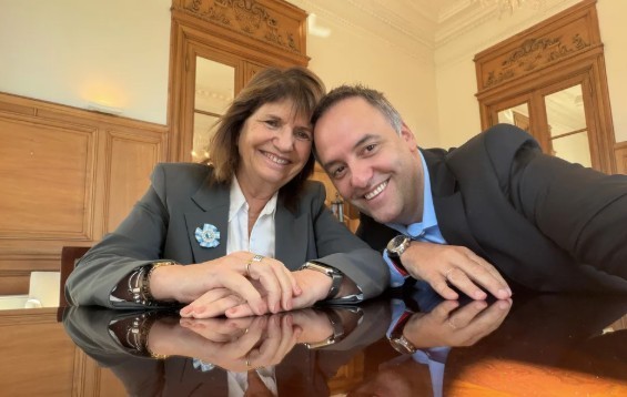 Adorni y Bullrich se reunieron en Casa Rosada por la agenda de reformas oficial | Política y economía