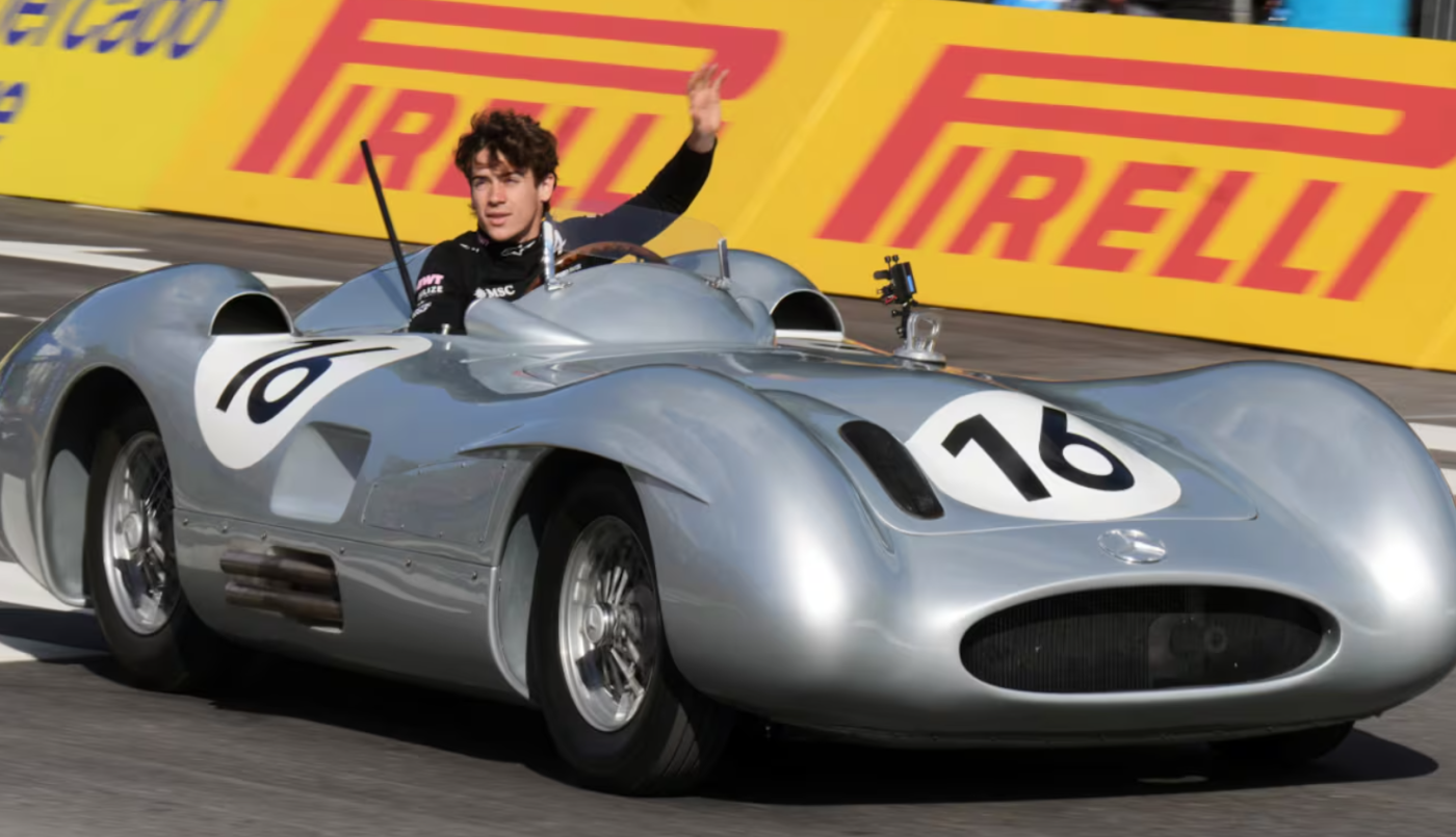 Hermoso homenaje: Franco Colapinto corrió con la “Flecha de Plata” de Juan Manuel Fangio | Deportes