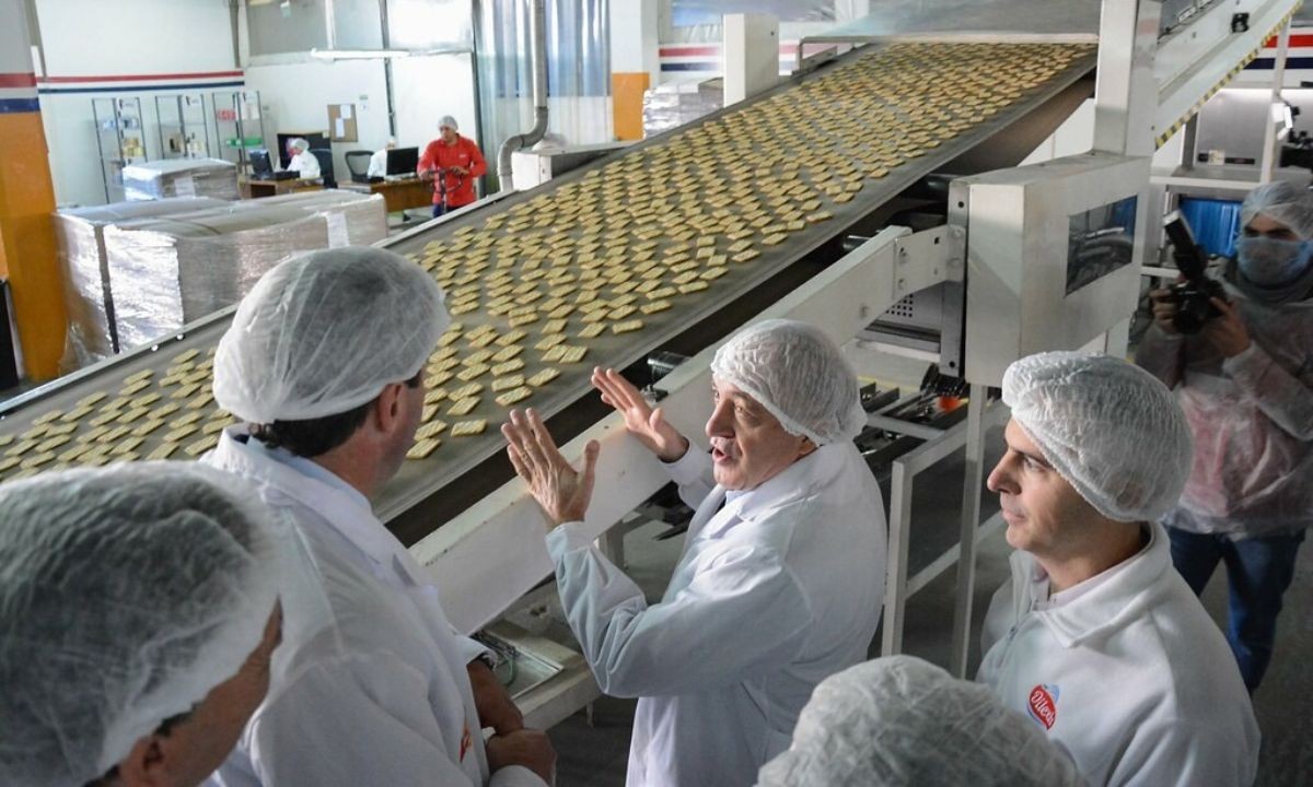 Cierra una emblemática fábrica de galletas en San Juan y despiden a decenas de empleados | Actualidad