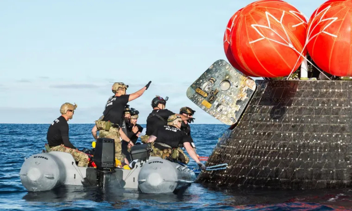 Así fue el rescate de los astronautas tras el amerizaje de la cápsula Orión | Curiosidades