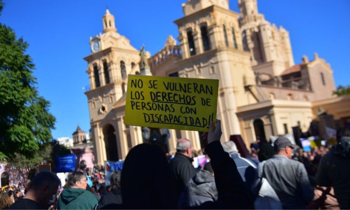 Discapacidad en Córdoba: prestadores y familias marchan en un fuerte reclamo federal | Córdoba