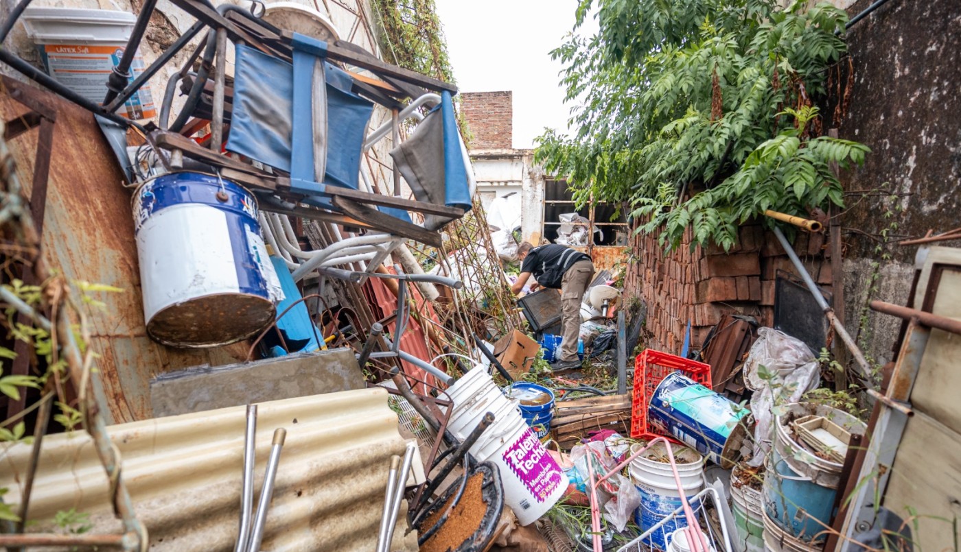Retiraron 213 toneladas de basura de una casa abandonada en barrio San Martín | Córdoba