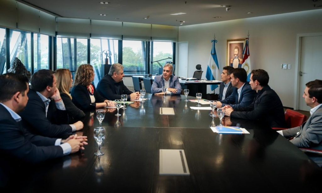 Llaryora respaldó al sector automotriz y pidió extender el régimen autopartista | Córdoba