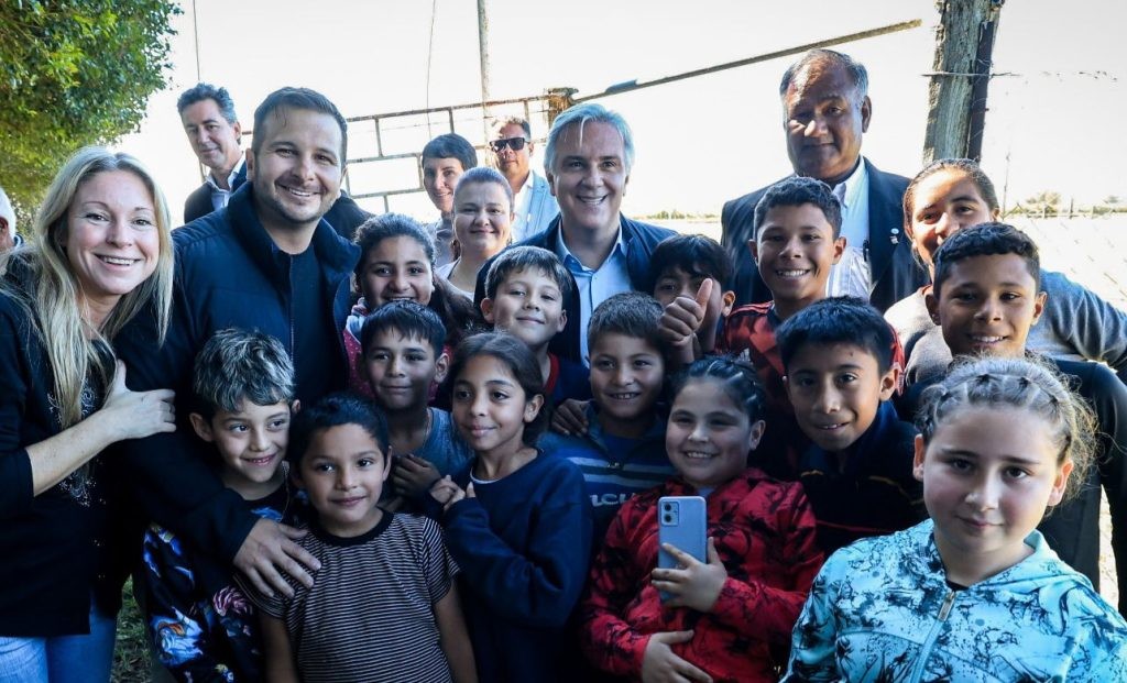 Martín Llaryora visitó localidades del sudeste y anunció obras, viviendas y aportes | Córdoba