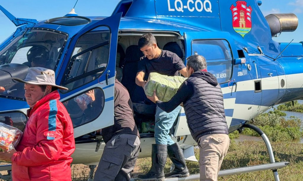 Operativo de emergencia: asisten por aire a familias aisladas por la crecida del río Dulce | Córdoba